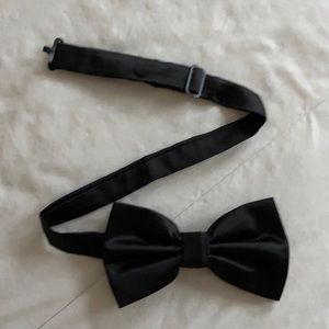 Black satin adjustable bow tie